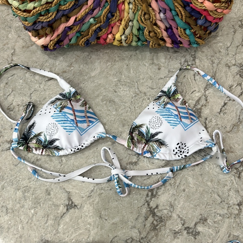 NWOT Triangle Bikini 👙 - Picture 4 of 4